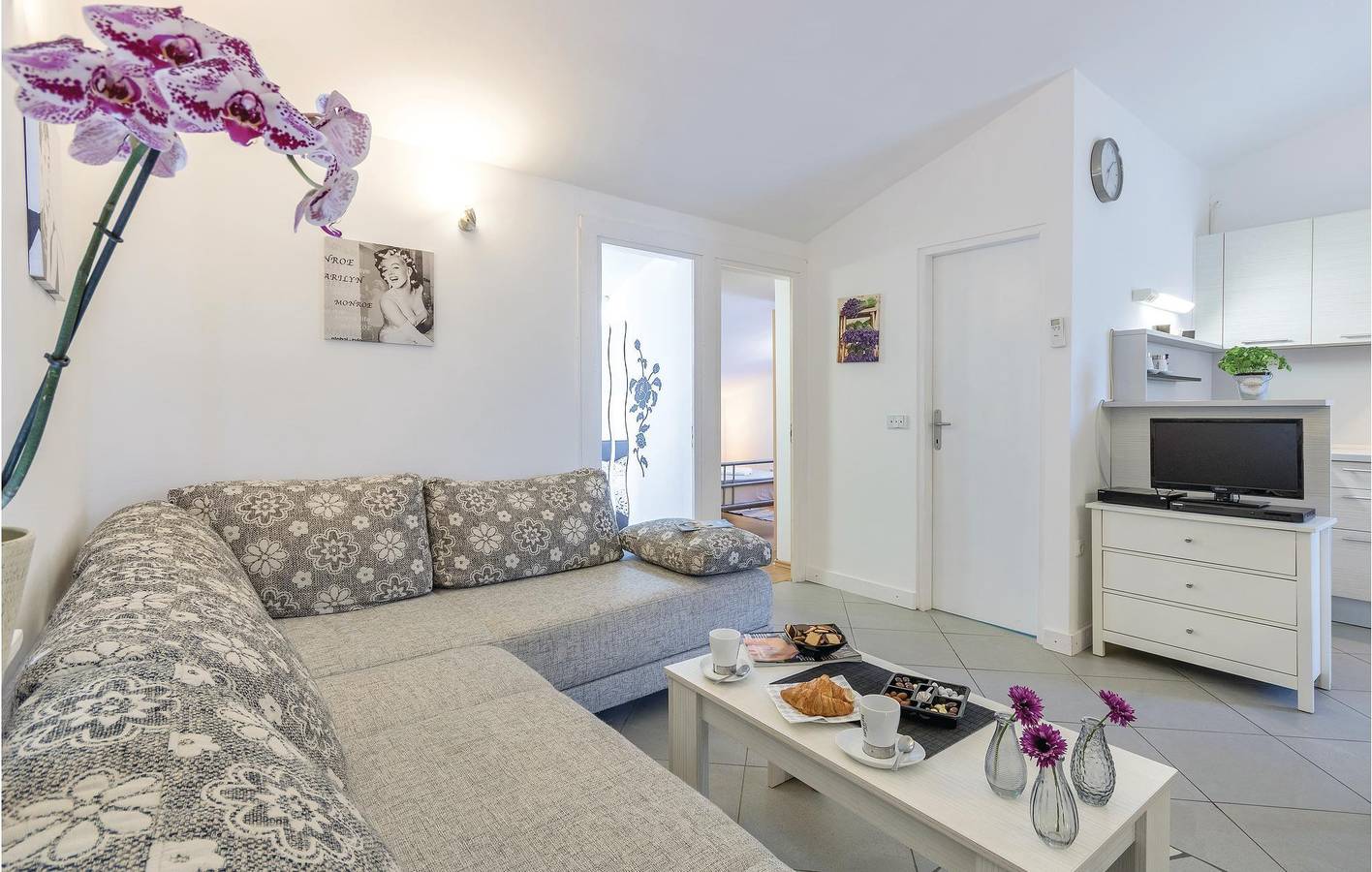 Ganze Ferienwohnung, Gemütliche Ferienwohnung mit Terrasse, WLAN und Parkplatz, 1 km vom Strand Bijeca entfernt in Medulin Stadt, Medulin