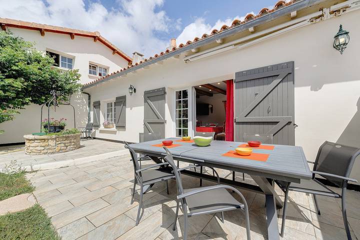 Gîte La Bergerie – With Pool! in Saint-Michel-en-l'Herm, Fontenay-le-Comte