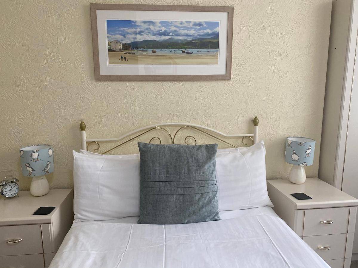 Single Room with Shared Bathroom in Barmouth, Snowdonia