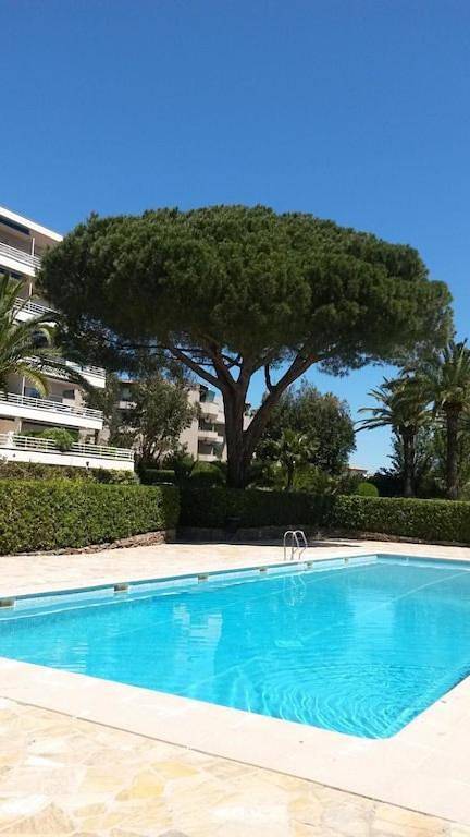 Gîte pour 7 personnes, avec vue ainsi que piscine et terrasse dans Office De Tourisme Cavalaire