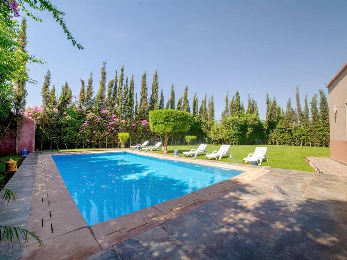 Villa pour 14 personnes, avec jardin et piscine