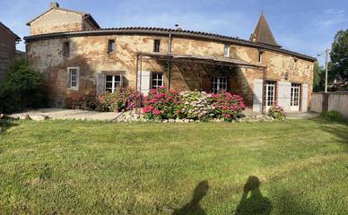 Gîte pour 12 personnes, avec piscine ainsi que jardin et terrasse à Beaumont-sur-Lèze
