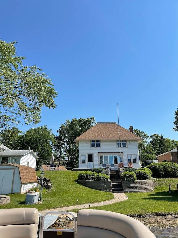 Beautiful lakehouse directly on all sports lake. Stunning views!!58ft frontage. in Lenawee County