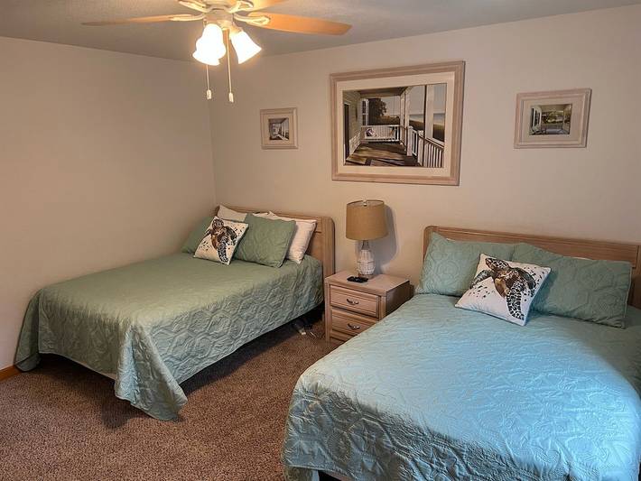 Vacation house for 17 people, with hot tub and pool as well as terrace, with pets in Corolla