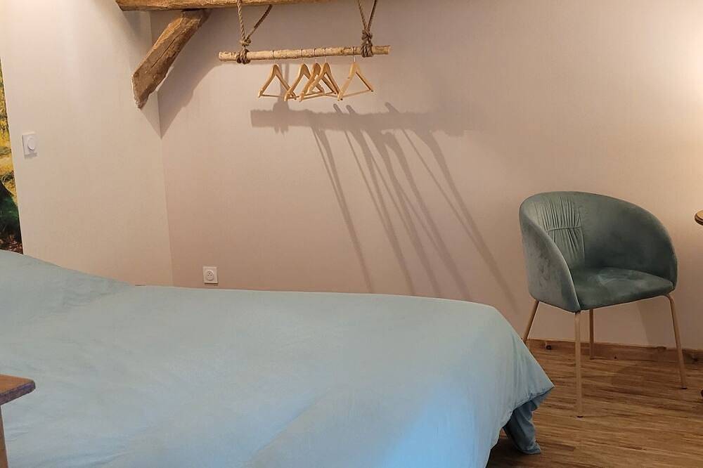 Maison de charme en pierre avec accès direct aux chemins de randonnées in Val-Revermont, Jura Francais