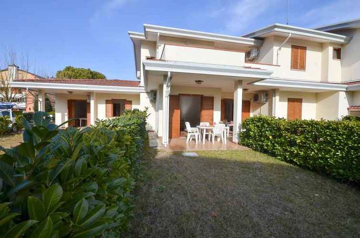 Ganze Ferienwohnung, Ferienwohnung mit Klimaanlage, Garten und Pool in Bibione, San Michele al Tagliamento