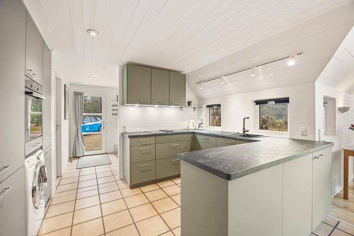 Ferienhaus für 10 Personen, mit Balkon/Terrasse und Whirlpool sowie Terrasse und Kinderpool in Houstrup Strand - 4