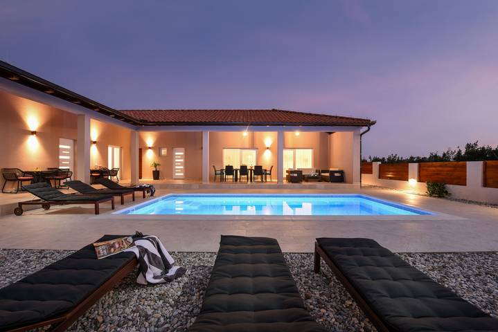 Villa für 8 Personen, mit Terrasse und Garten in Zadar - 2