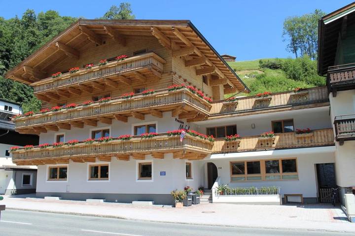 B&B für 3 Personen, mit Balkon und Sauna sowie Ausblick in Saalbach