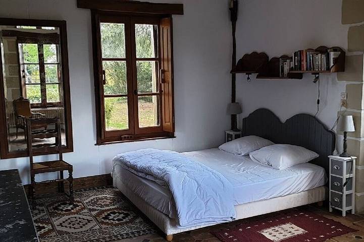 Location de vacances pour 9 personnes, avec jardin à Beaumont-la-Ronce - 2