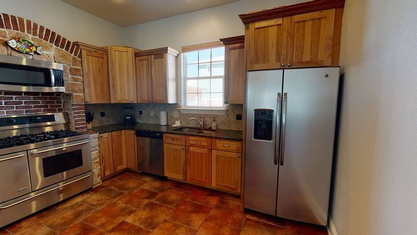 Vacation home for 12 people, with pool and balcony, with pets in Port Aransas