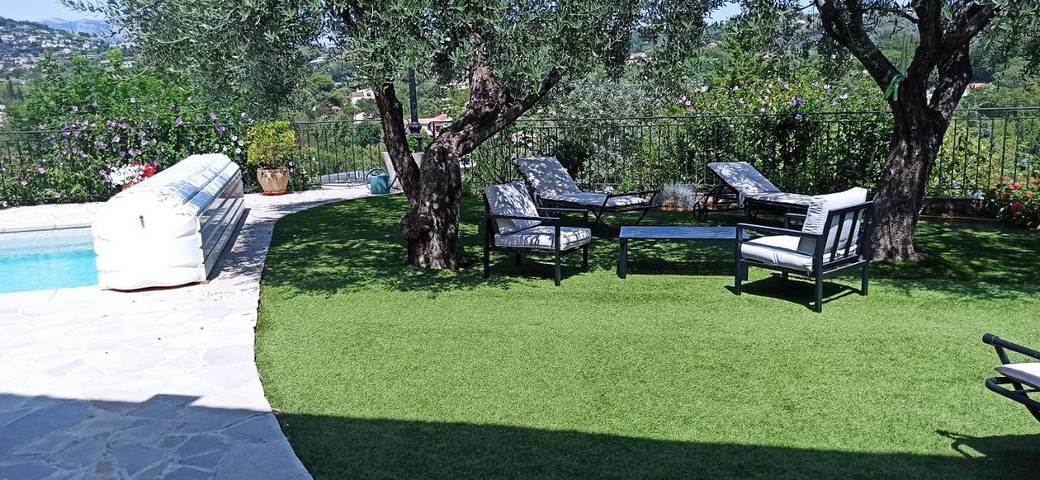 Location de vacances pour 2 personnes, avec vue et piscine ainsi que jardin et terrasse à La Colle-sur-Loup - 4