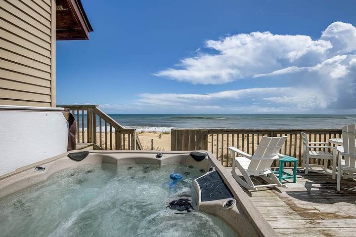 Vacation rental for 7 people, with hot tub and balcony in Kitty Hawk