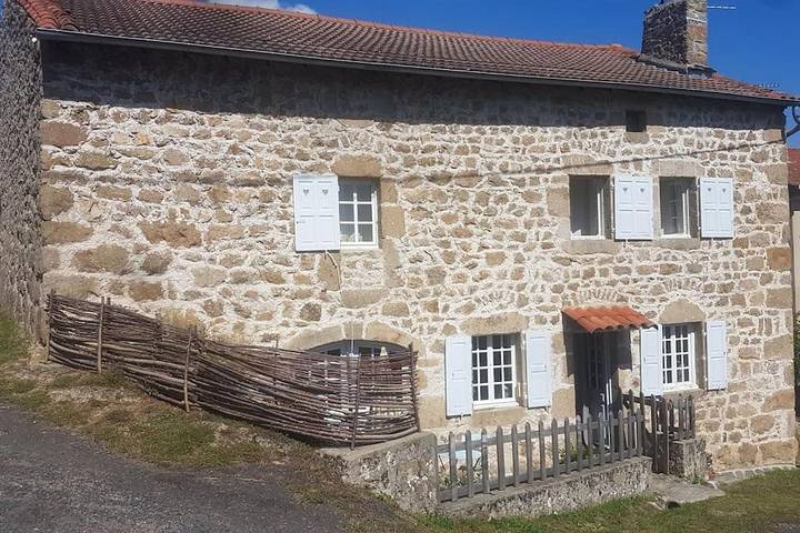 Location de vacances pour 6 personnes, avec Terrasse et Jardin à Saint-André-de-Chalencon