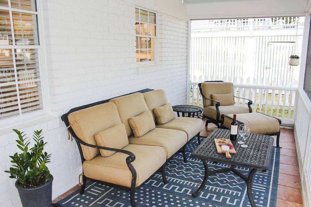 Charming Sea Largo Cottage! Haustierfreundlich! Tolles Deck! Kurze Blöcke zum Strand! in Tybee Island, Chatham County