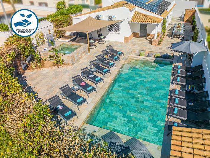 Villa for 22 people, with Hot tub and Terrace as well as Garden in Albufeira
