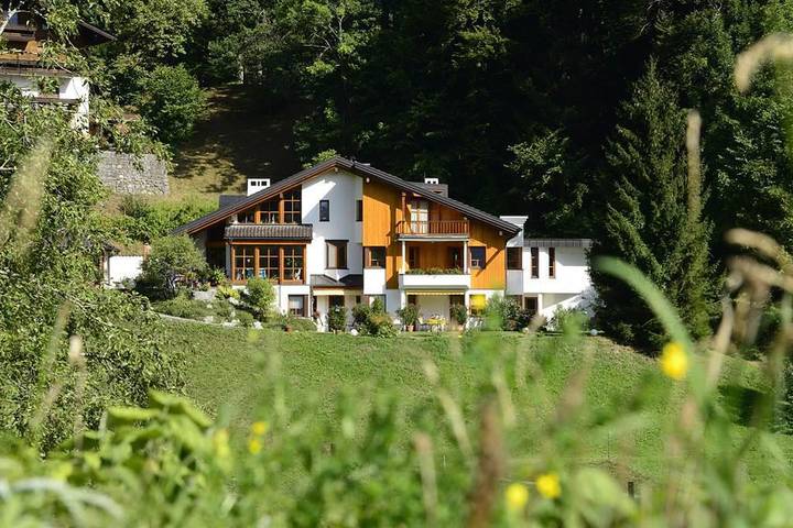 Ferienwohnung für 3 Personen, mit Balkon und Terrasse sowie Garten und Ausblick
