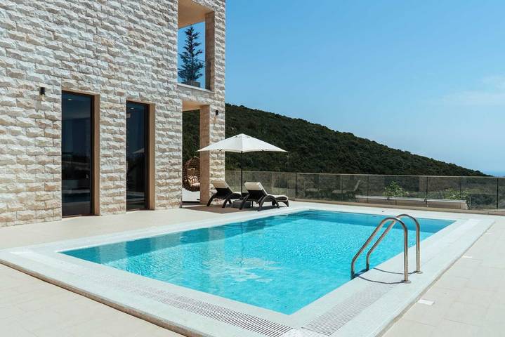 Villa für 8 Personen, mit Balkon/Terrasse und Garten sowie Pool und Sauna in Montenegro - 4