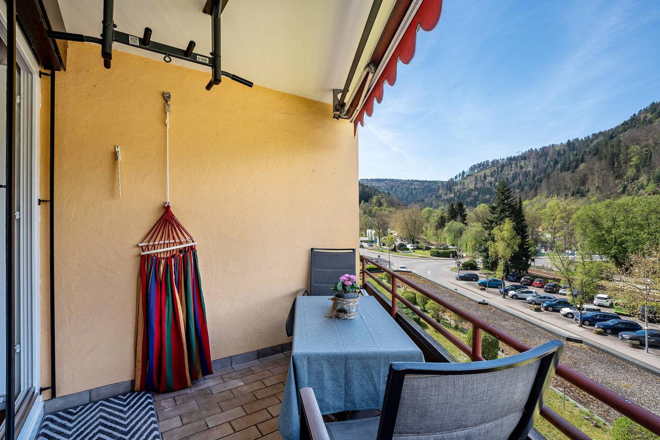 Gehele studio, Studio Appartement 'Zentrale Ferienwohnung Mit Balkon' met Uitzicht op de Bergen, Balkon en Wi-Fi in Bad Liebenzell, Noordelijk Zwarte Woud