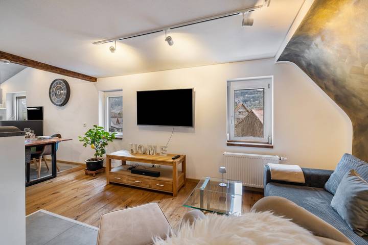 Entire apartment, Deluxe Apartment 'Sommers Idylle' with Shared Terrace and Wi-Fi in Starzach, Neckar-Alb