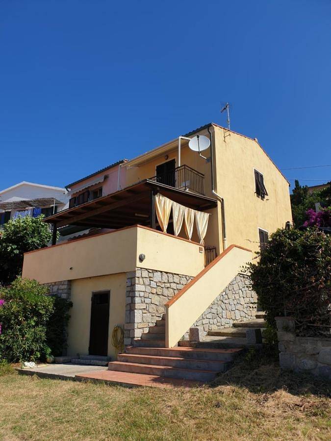 Ferienwohnung für 6 Personen, mit Balkon und Terrasse sowie Garten und Ausblick in Pomonte - 2