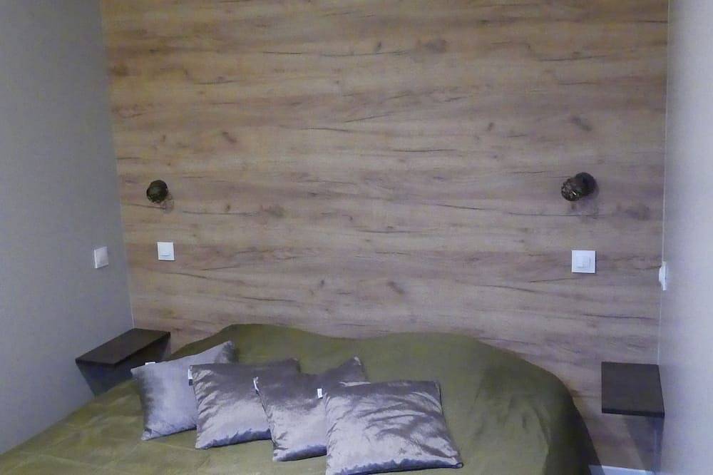 Garden house 2-4 persons with terrace near the forest in a quiet area. in Montcy-Notre-Dame, Ardenas