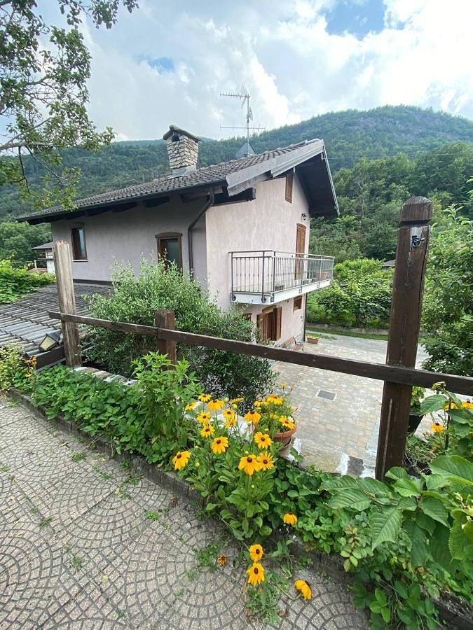 Location de vacances pour 4 personnes, avec Balcon et Terrasse ainsi que Jardin et Vue à Bussolin