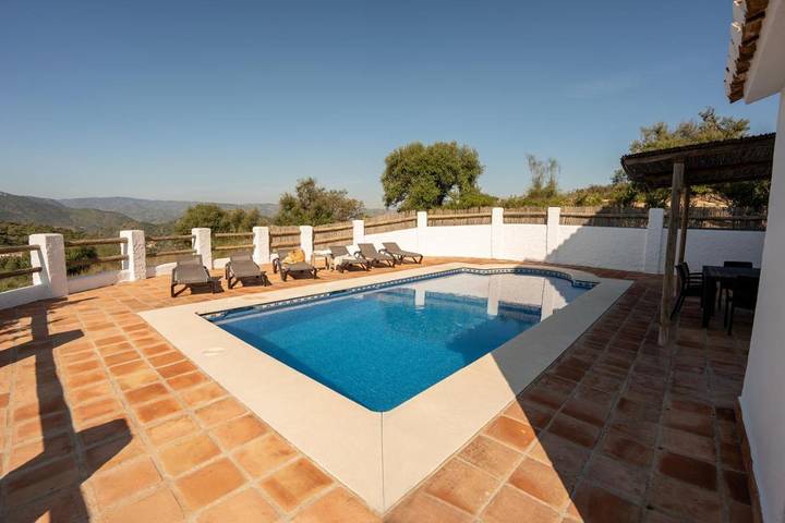 Ferienhaus für 6 Personen, mit Balkon und Terrasse sowie Garten und Pool