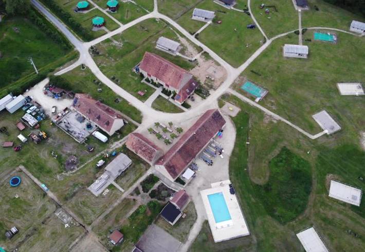 Location de vacances pour 6 personnes, avec jardin à Lignac