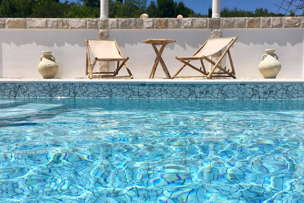 Luxury Stone Villa, Infinity Pool, Stunning Sea & Mountain Views Over Boka Bay in Opština Tivat