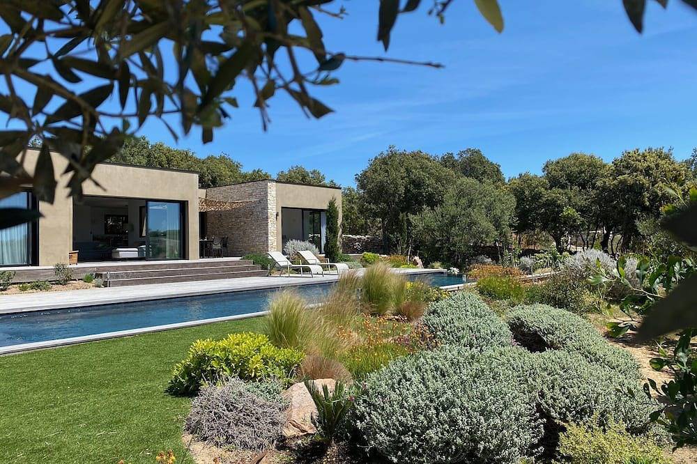 Villa de standing contemporaine vue mer et Sardaigne in Bonifacio, Arrondissement de Sartène