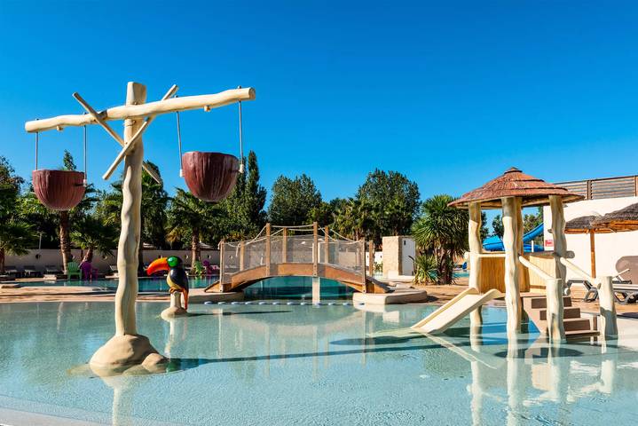 Camping pour 4 personnes, avec terrasse et piscine, animaux acceptés à Elne