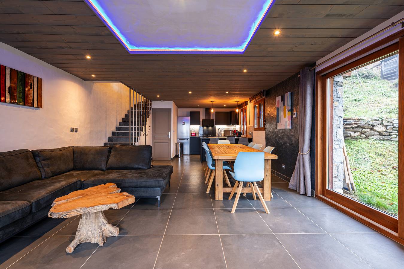 Appartement entier, Appartement "Appartement 2" avec vue sur les montagnes, terrasse privée et Wi-Fi in Champagny-en-Vanoise, Parc National de la Vanoise