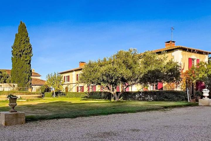 Location de vacances pour 14 personnes, avec piscine et jardin à Saint-Gilles