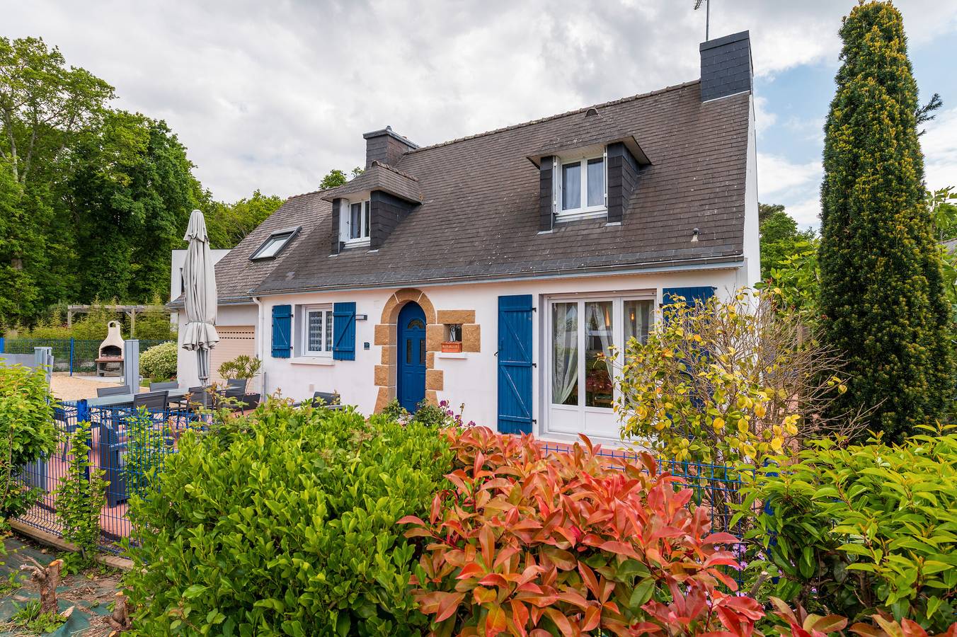 Holiday Home 'La Maison Bleue' with Private Terrace, Private Garden and Wi-Fi in Plouhinec (Morbihan), Côte des Mégalithes