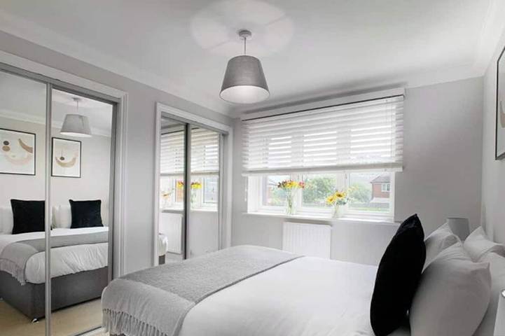 Entire apartment, Wokingham, 2 Bedroom Flat - Private Entrance in Wokingham, Berkshire
