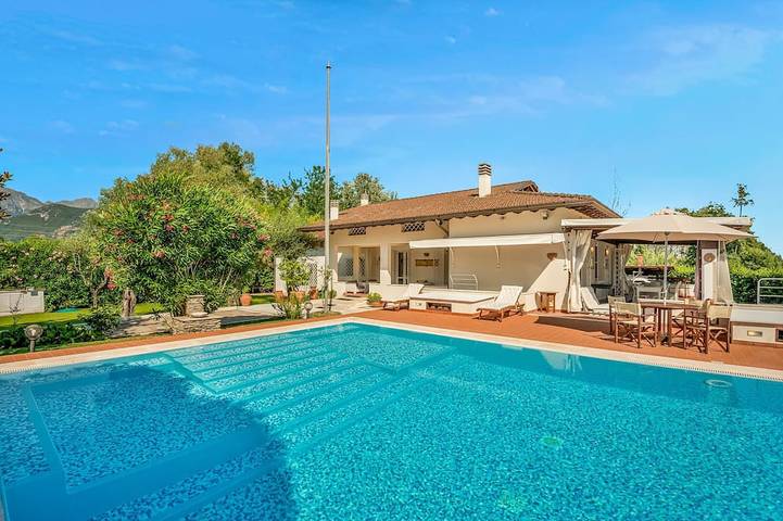 Appartamento per 7 persone, con piscina a Forte dei Marmi