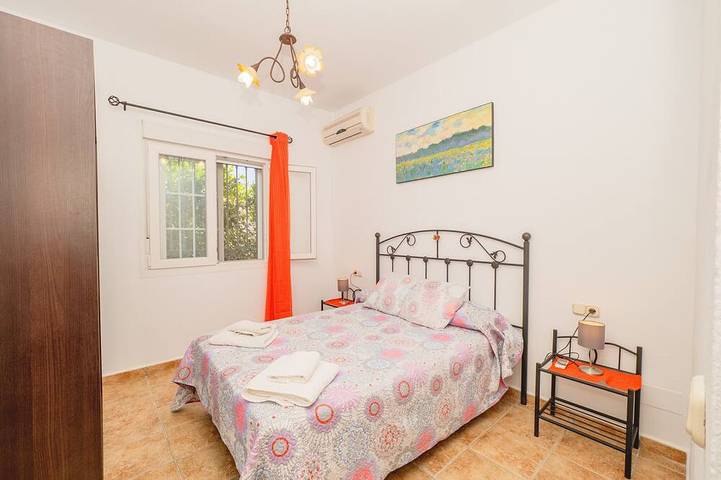 Cubo's Casa Rural Fernando Family Fun / piscinas privadas / aire acondicionado / wifi gratis in Cártama, Provincia de Málaga
