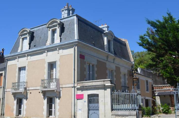 Chambre d’hôte pour 2 personnes, avec Balcon et Terrasse ainsi que Jardin et Vue sur le lac à Notre-Dame-d'Oé