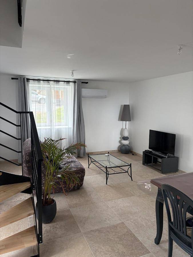 Location de vacances pour 2 personnes, avec vue à Vaux-en-Beaujolais