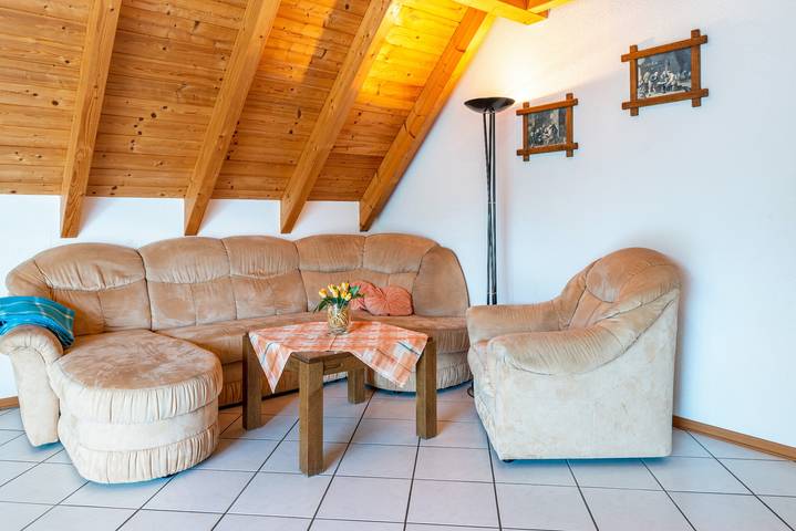 Ganze Wohnung, Ferienwohnung "Beutenmühle Straussenfarm Dach" mit Gemeinschaftsgarten und Balkon in Owingen, Region Bodensee-Oberschwaben