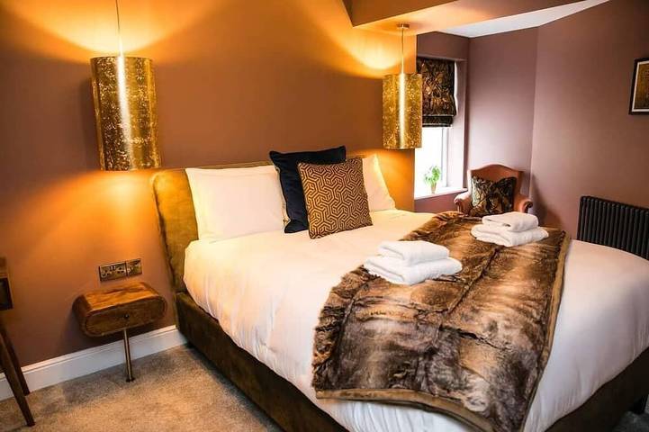 Holiday apartment for 4 people, with garden and terrace as well as hot tub, with pets in East Midlands