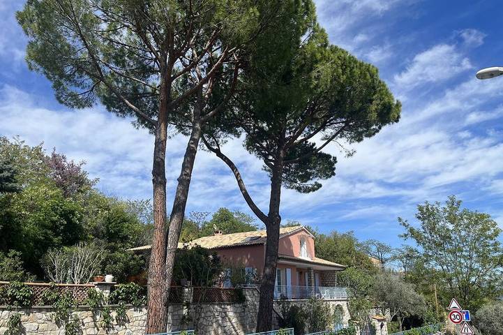 Appartement de vacances pour 2 personnes, avec Jacuzzi et Terrasse ainsi que Jardin et Piscine à Manosque
