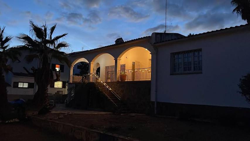 Casa rural para 8 personas, con piscina y jardín en Cunit