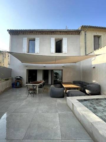 Location de vacances pour 7 personnes, avec terrasse et piscine à Junas
