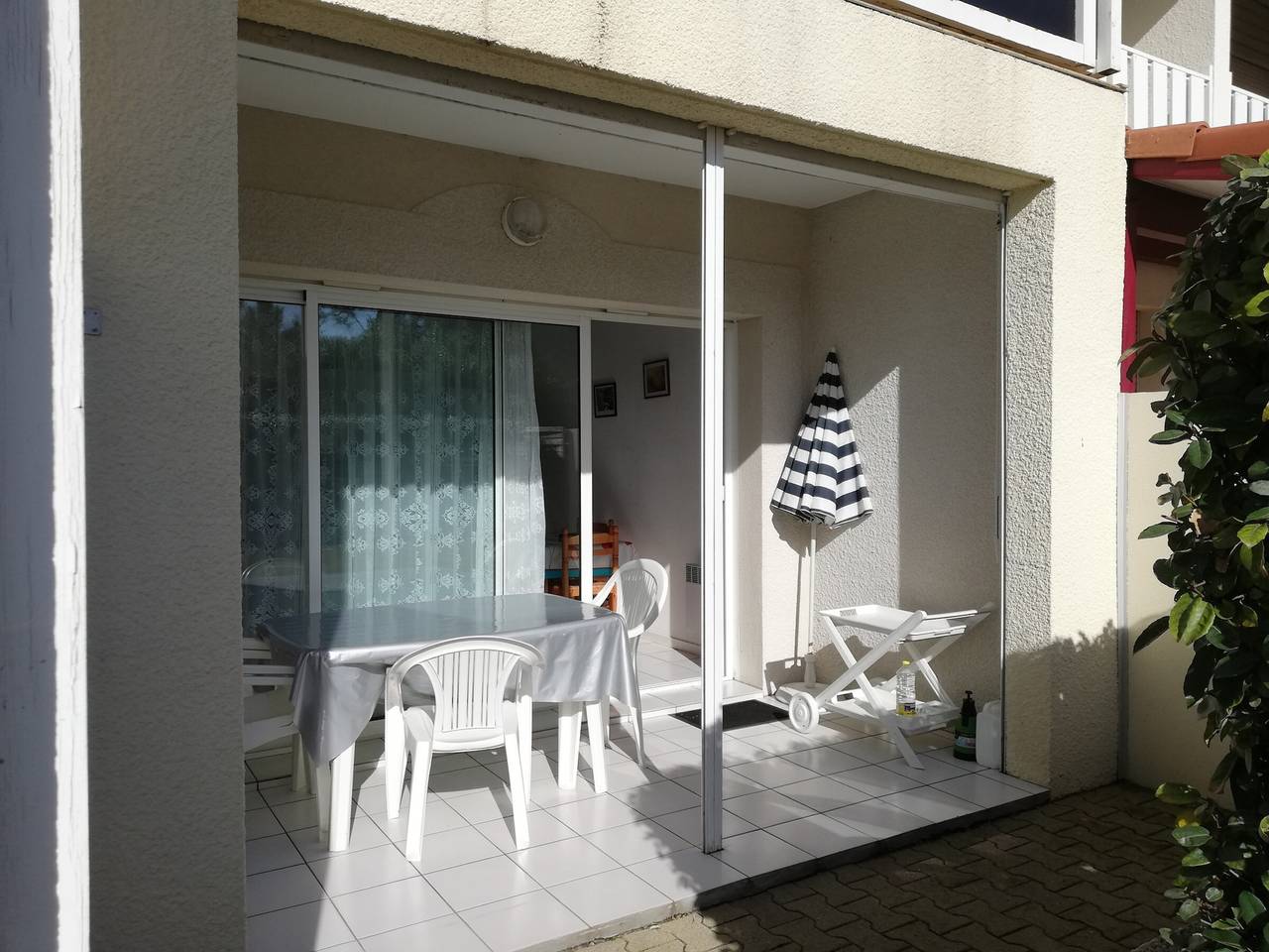 Entire studio, Cozy Studio Cabine, Steps from Beach and Shops, Sleeps 4, Terrace, No Parking, Cleaning Included in Biscarrosse Plage, Biscarrosse