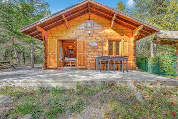 Chalet "Le Mazet" avec vue sur les montagnes, terrasse privée et Wi-Fi