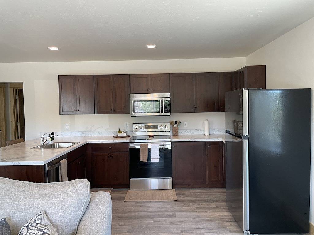 Ganze Wohnung, Yellowstone Retreat Rentals U4: two blocks from Yellowstone! in Gardiner, Absaroka Range