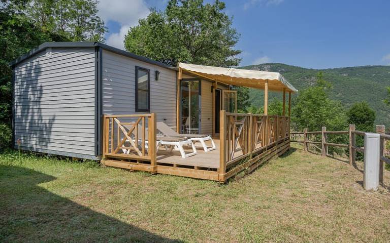 Caravane pour 4 personnes, avec Balcon/Terrasse ainsi que Terrasse et Sauna