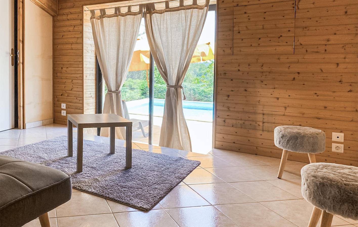 Appartement confortable de 95m2 avec piscine près de la rivière La Vézère in Montignac, Périgord Noir